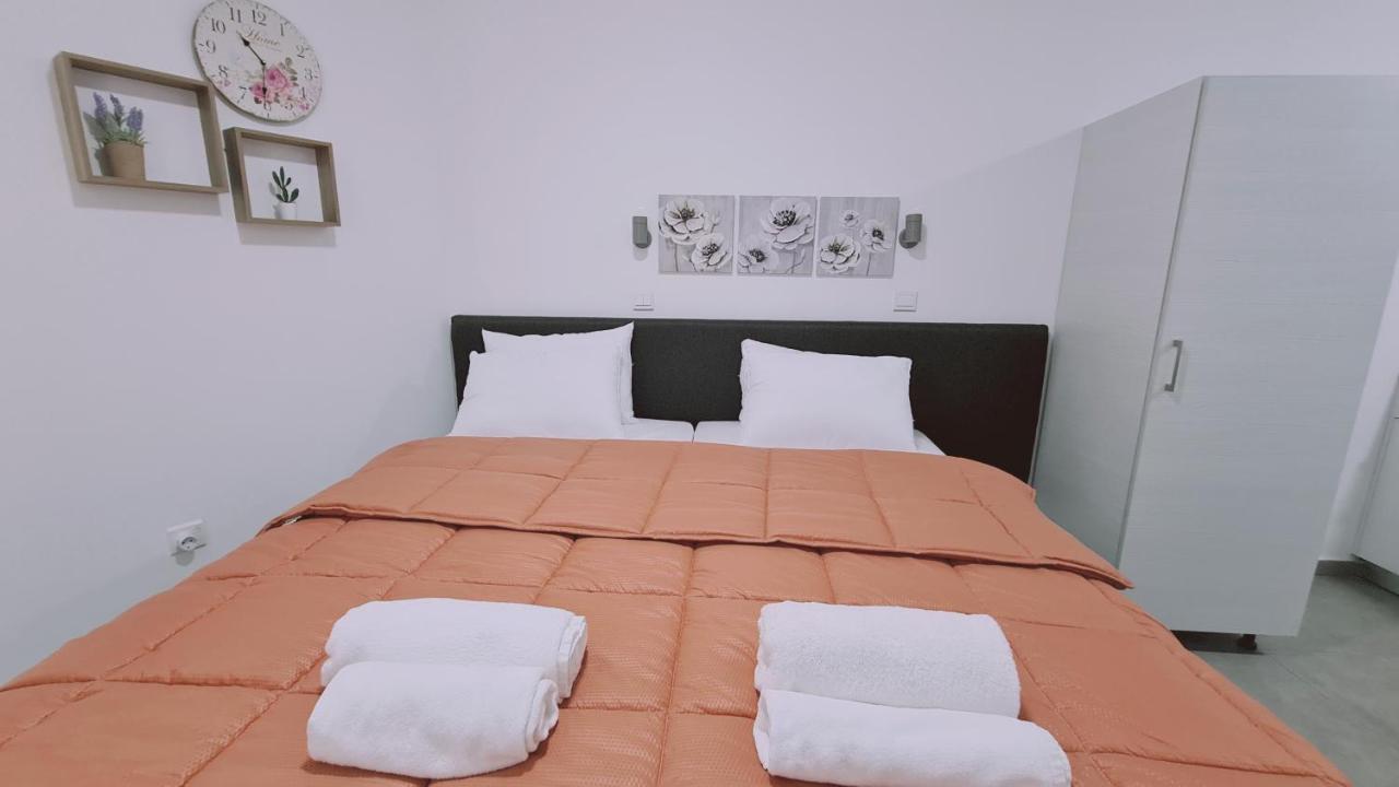Stay Napa Living Studios アヤナパ エクステリア 写真