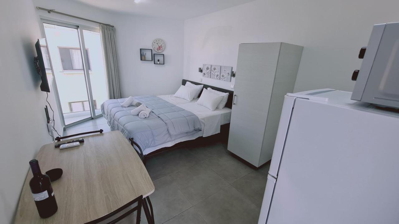 Stay Napa Living Studios アヤナパ エクステリア 写真