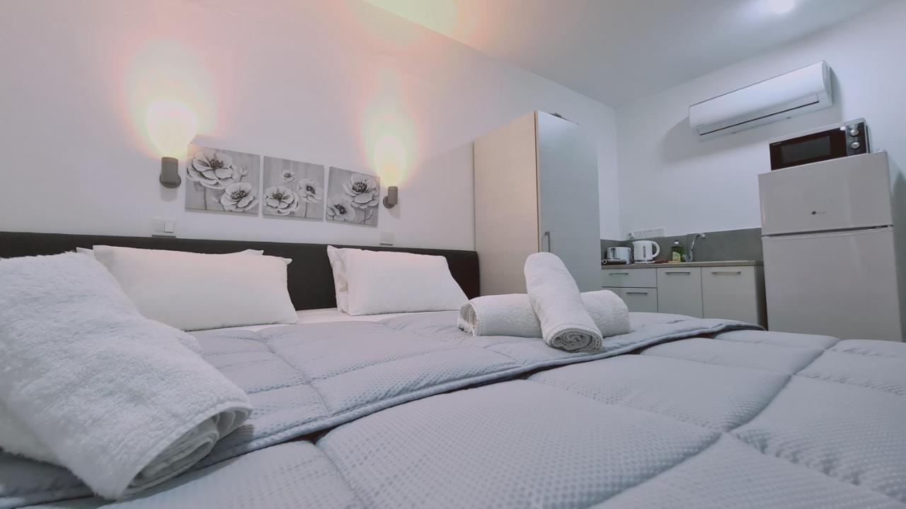 Stay Napa Living Studios アヤナパ エクステリア 写真