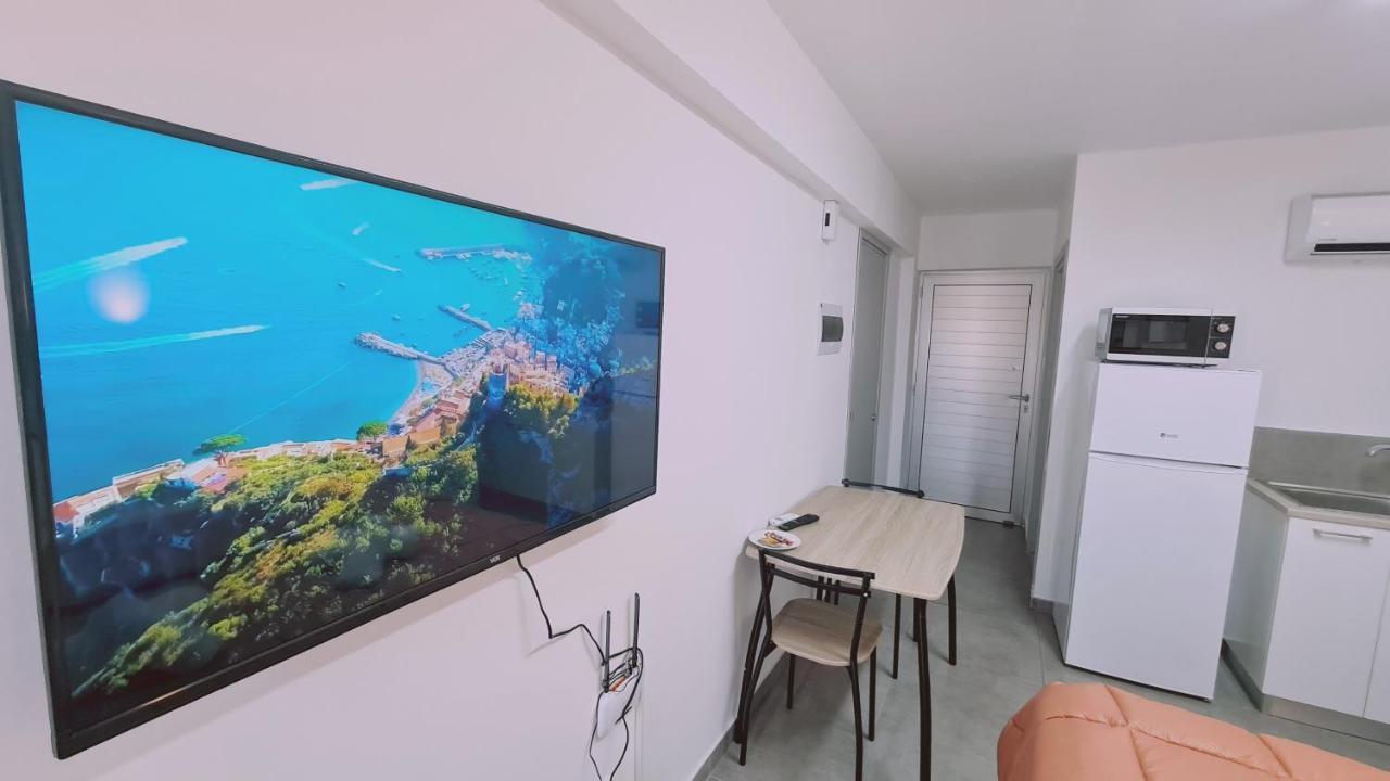 Stay Napa Living Studios アヤナパ エクステリア 写真